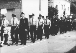 Freiwillige Feuerwehr Osterbrücken beim Besuch eines Feuerwehrfestes in Hoof in den Sechziger Jahren